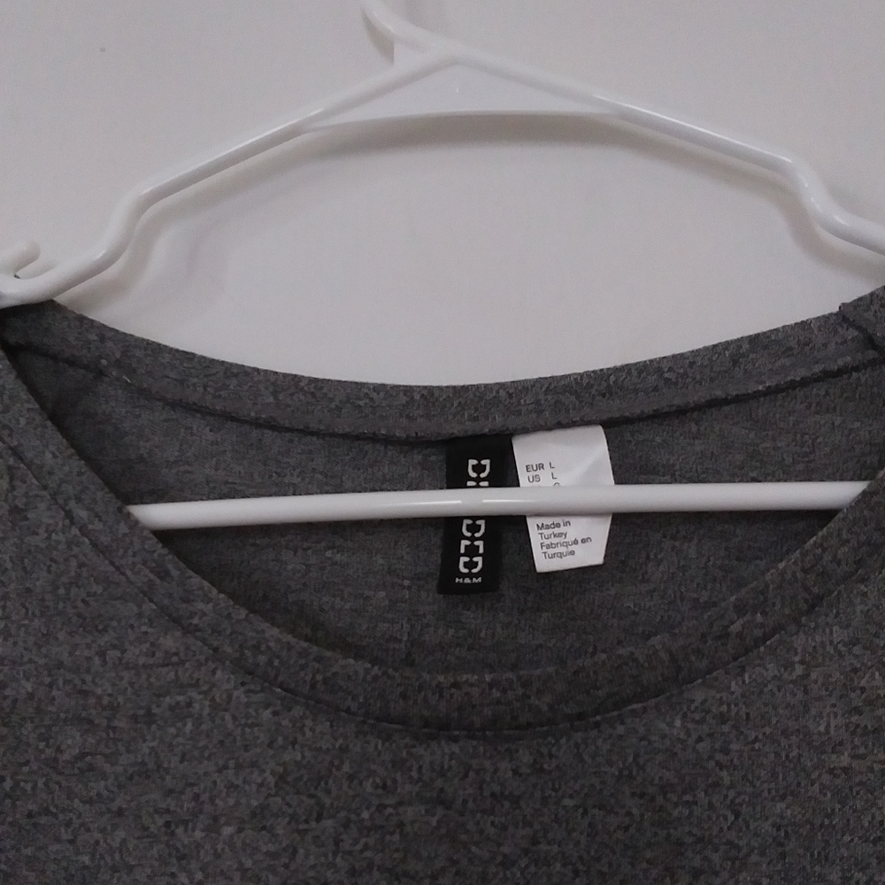 Divided H&M Shirt - Picture 5 of 11